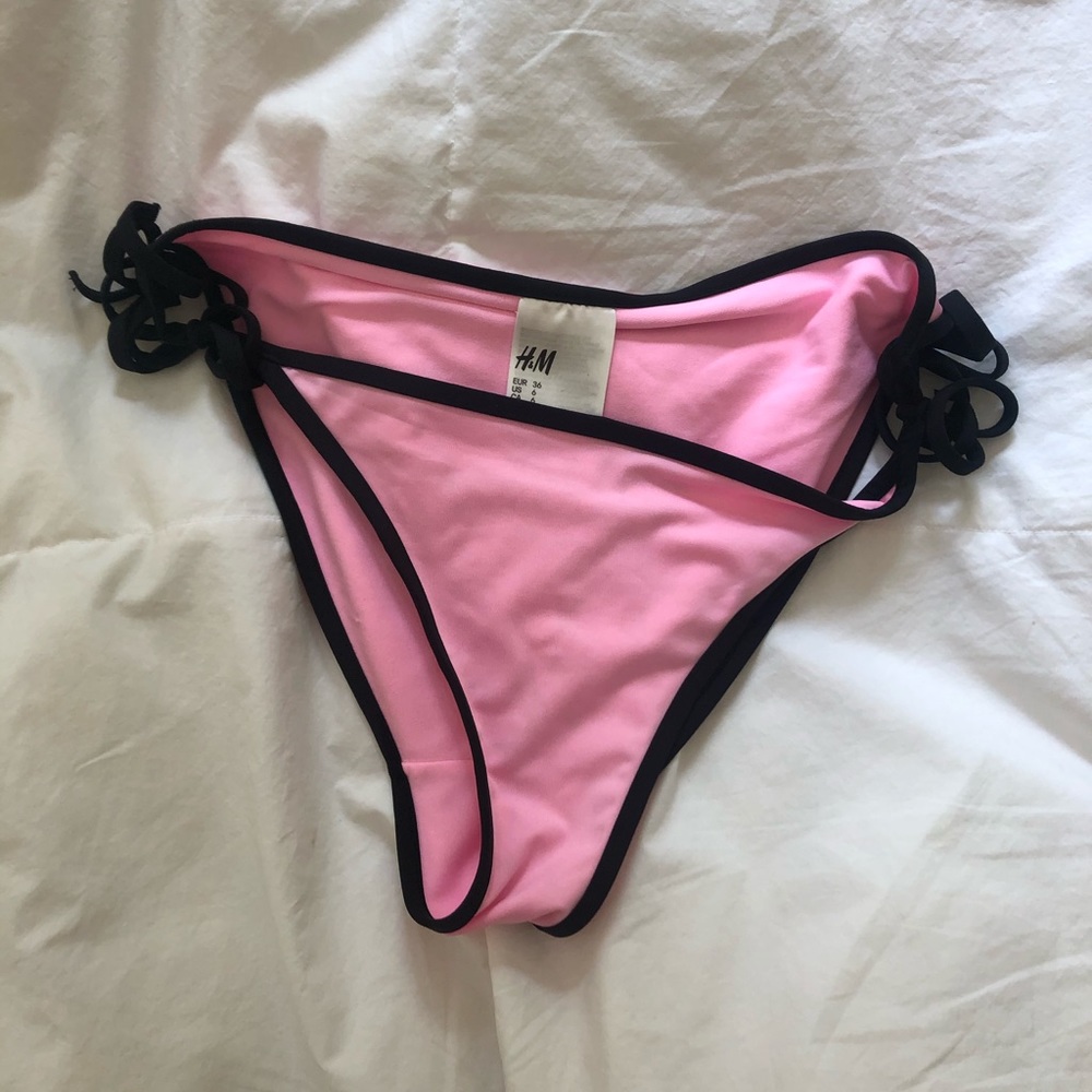 H&M tie bikini bottoms!
